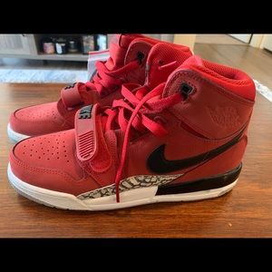 Jordan Legacy Toro 312 Size 7Y Brand new